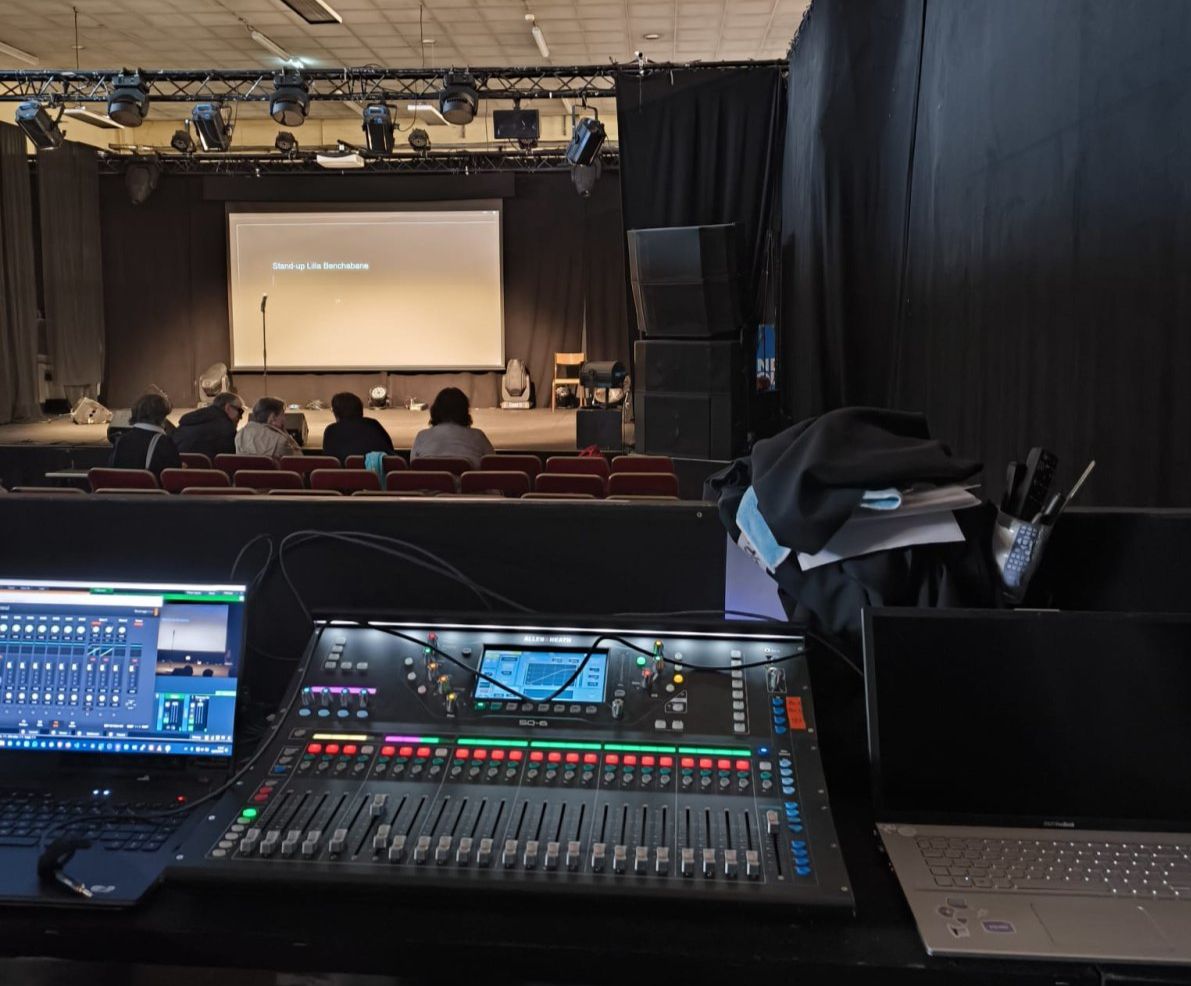 La régie d'une salle de spectacle